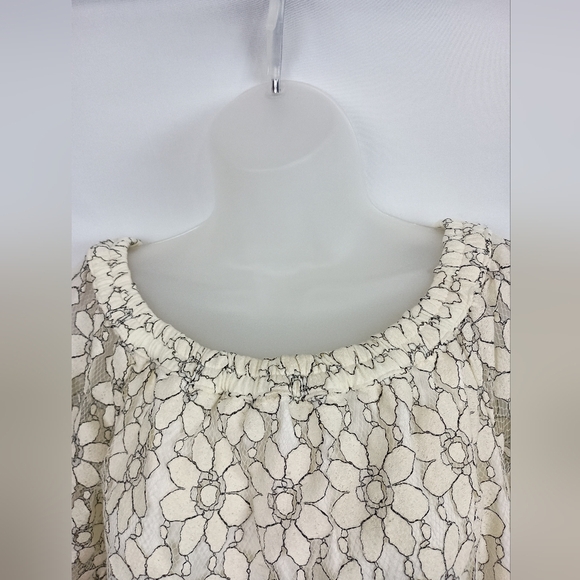 2/$30 Cute White Daisy Lace MAURICES Top(#1,282) - Picture 4 of 10